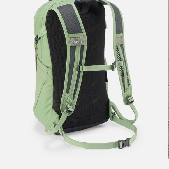 Osprey Daylite Green and Tan Backpack - Picture 2 of 6